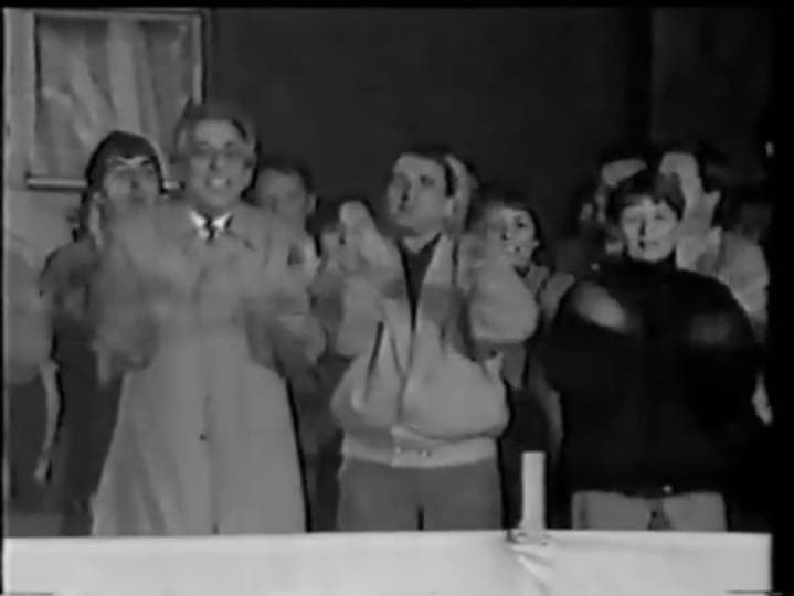 Μίκης Θεοδωράκης – Οταν η Μέρκελ χόρευε σε συναυλία του στην Ανατολική Γερμανία