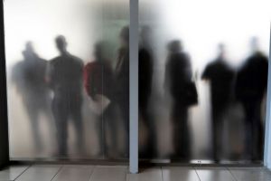 Πλαστά πιστοποιητικά εμβολιασμού – Εξαπλώνονται όπως… η μετάλλαξη Δέλτα