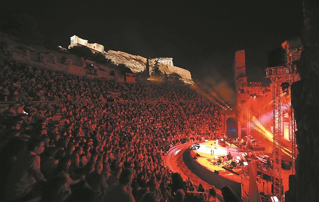 Νότες μοναδικές κάτω από τον Ιερό Βράχο…
