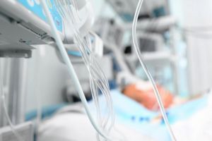 Κοροναϊός – Μια ανάσα από τους 400 οι διασωληνωμένοι – 37 θάνατοι