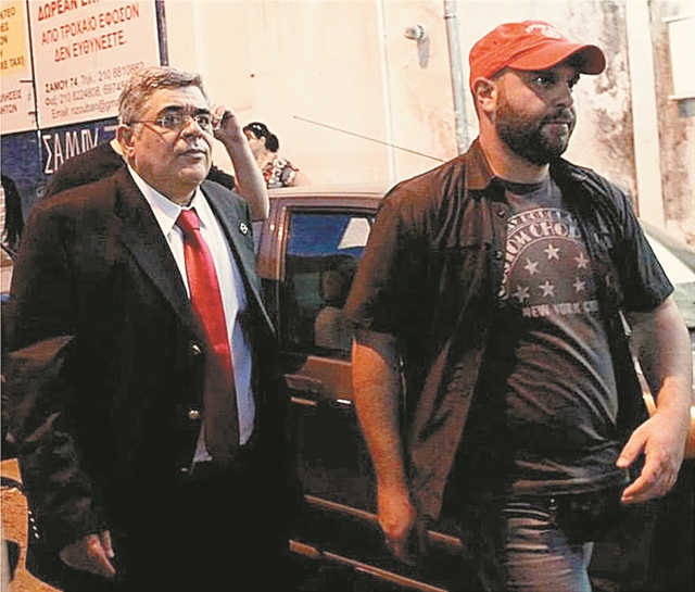 Το χοντρό φάουλ των συριζαίων κατά του Πρωθυπουργού