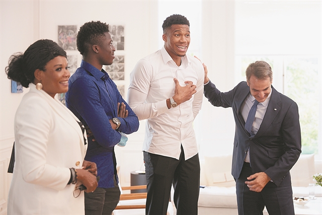 Κίτρινη κάρτα και σκηνικό απομόνωσης για Μπογδάνο