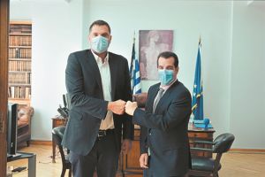 Ποιοι μπλοκάρουν την αλλαγή «φρουράς» στην πρεσβεία;