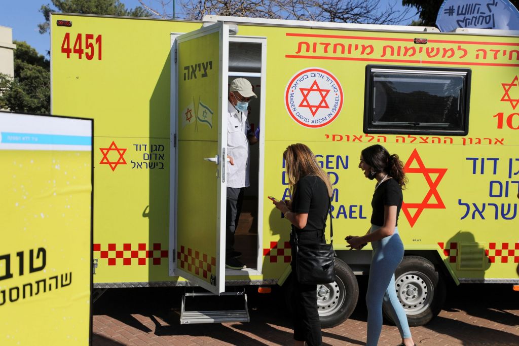 Πριν τελειώσει με την τρίτη δόση του εμβολίου, το Ισραήλ βάζει… πλώρη για τέταρτη