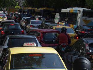 Χάος στους δρόμους της Αθήνας – Πού παρατηρούνται ουρές χιλιομέτρων