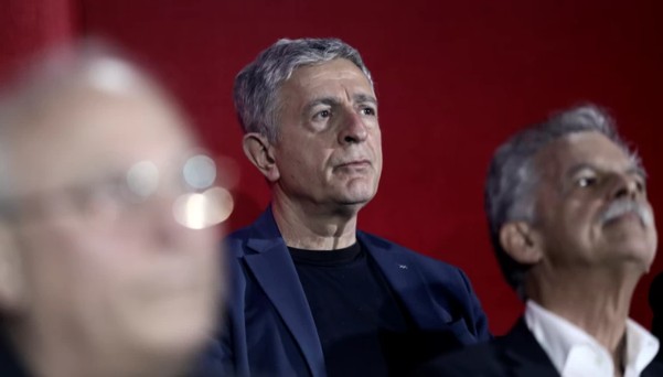 Τα «μαζεύει» ο Κούλογλου για τα περί… ισοπαλίας Μητσοτάκη-Τσίπρα