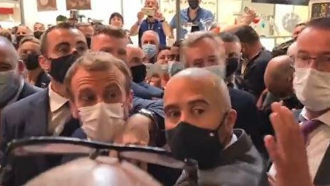 Εμανουέλ Μακρόν – Του πέταξαν αυγό στην Λιόν