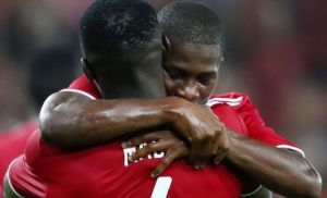 «Ολυμπιακός και Λίβερπουλ ναυλώνουν αεροσκάφος για να βγάλουν τους παίκτες τους από τη Γουινέα»