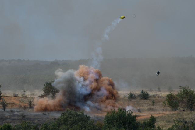 Μηνύματα αποτροπής από τον Εβρο σε όσους προκαλούν – Η δύναμη πυρός του Παρμενίωνα