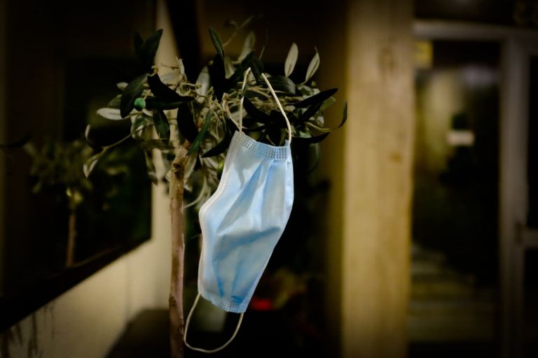 Κοροναϊός – Για νηνεμία πριν την καταιγίδα προειδοποιούν οι ειδικοί