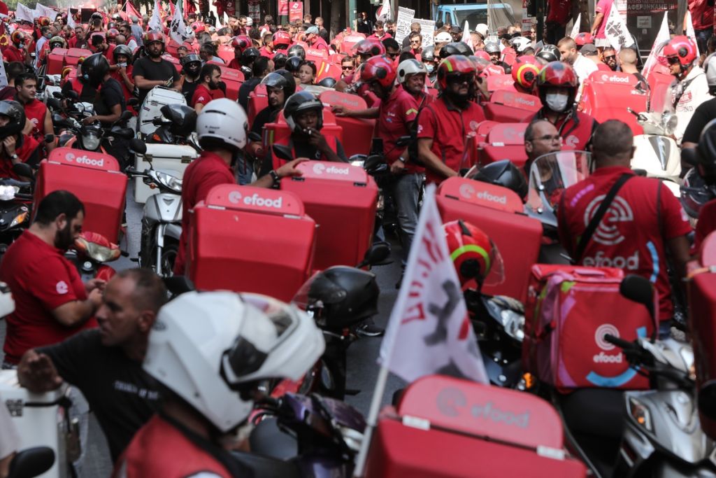 ΚΚΕ – Μήνυμα στήριξης στους διανομείς της efood – Επανακαταθέτει πρόταση νόμου στη Βουλή