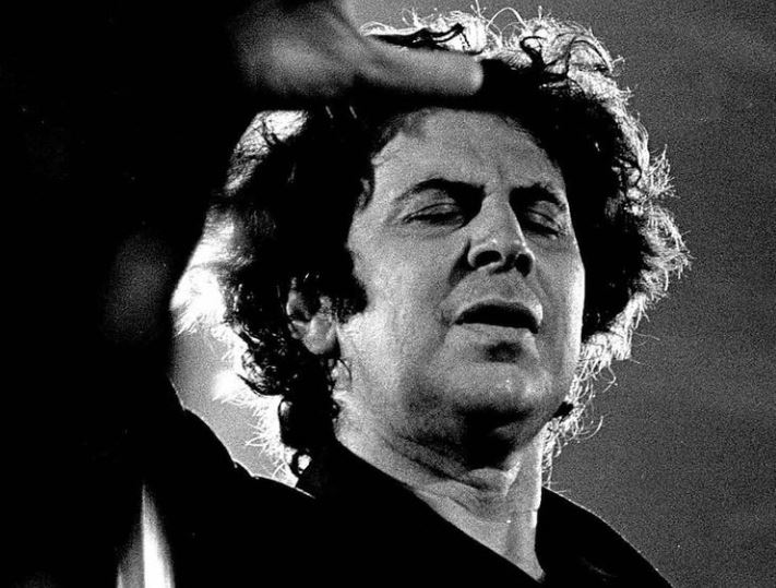 Ο «δικός μας» Μίκης – Ο Θεοδωράκης μέσα από τα μάτια θαυμαστών του