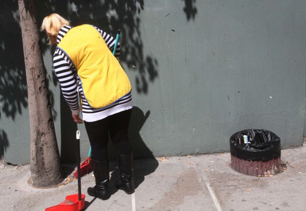 Προσλήψεις επιπλέον καθαριστριών για σχολεία