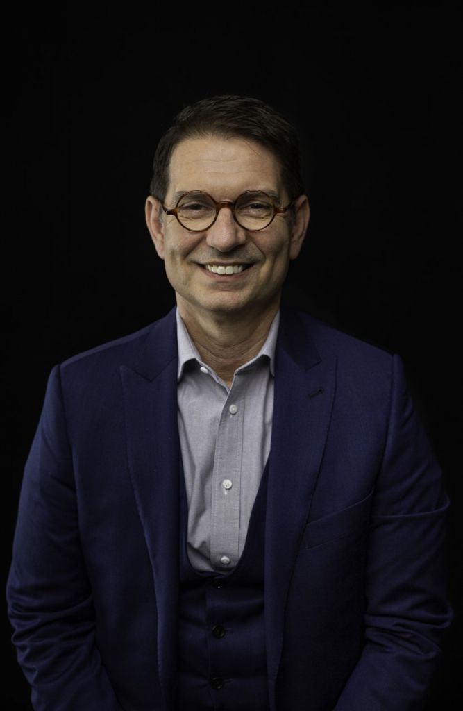 Ο Στέφανος Κορωναίος σκηνοθετεί τον «Ιδομενέα» για τα 200 χρόνια της Επανάστασης