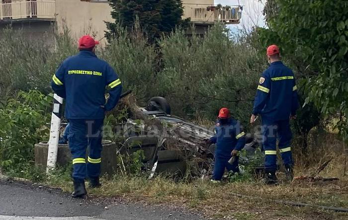 Μακρακώμη – Τούμπαρε αυτοκίνητο με δύο ηλικιωμένους – Στήθηκε επιχείρηση απεγκλωβισμού