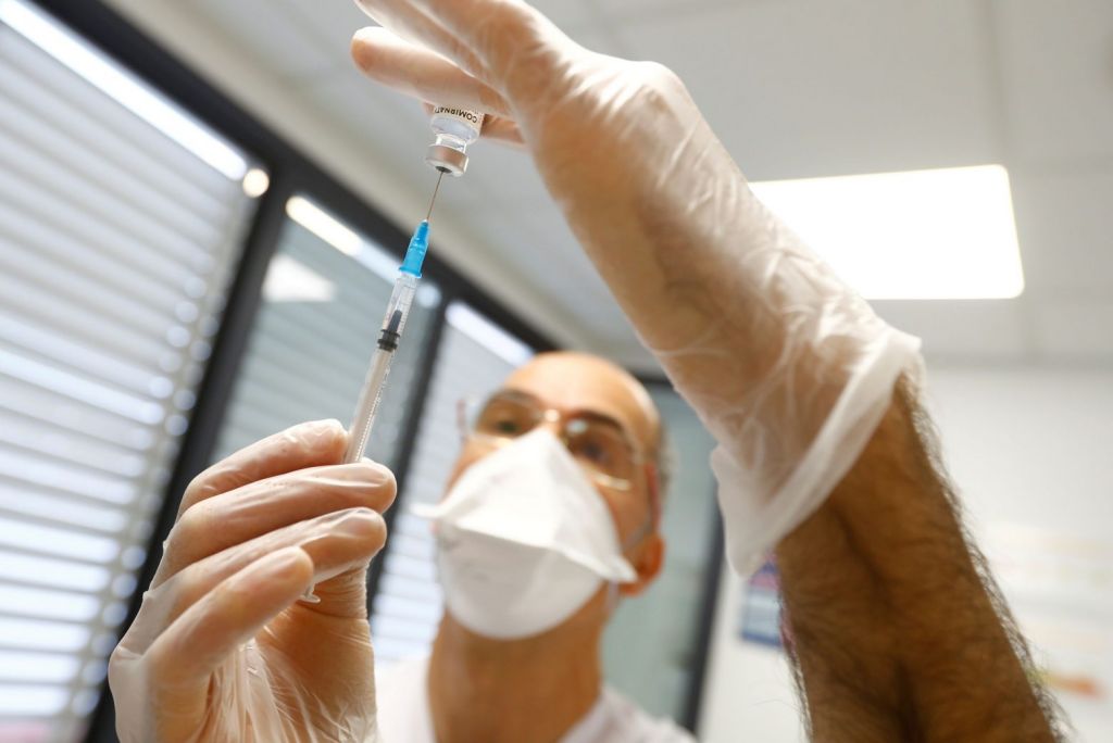 Κύπρος – Ξεκινούν να εμβολιάζουν και ηλικιωμένους με την τρίτη δόση