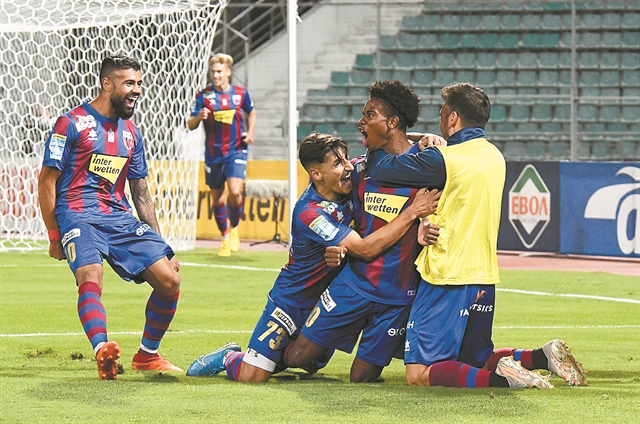 Τρία στα τρία και στην κορυφή ο Βόλος