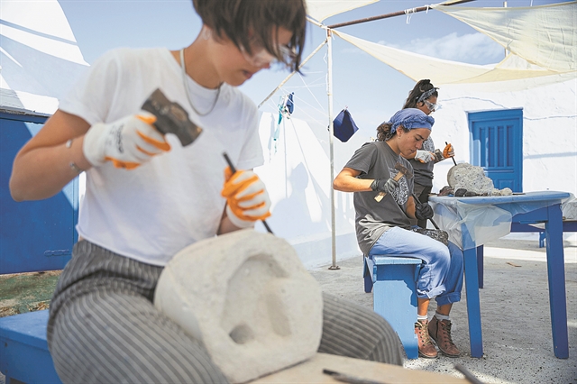 Τι συνδέει τη Θηρασία με τη διώρυγα του Σουέζ;