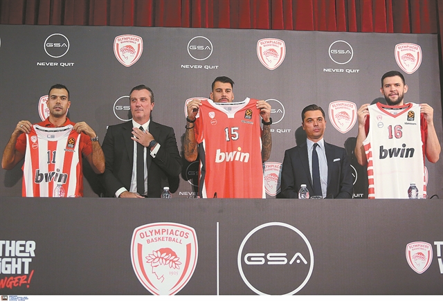 Παρουσίασε τις νέες φανέλες του