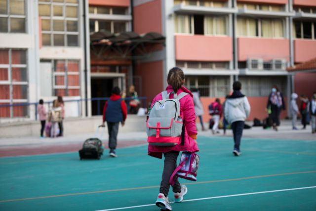 SOS από την Ελληνική Παιδιατρική Εταιρεία – Δύσκολο να κρατήσουμε τα σχολεία ανοιχτά από τον Δεκέμβριο και μετά