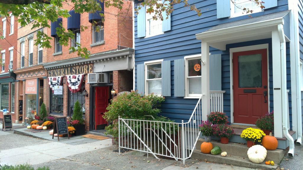 Από το μαγεμένο χωριό στη στοιχειωμένη πόλη