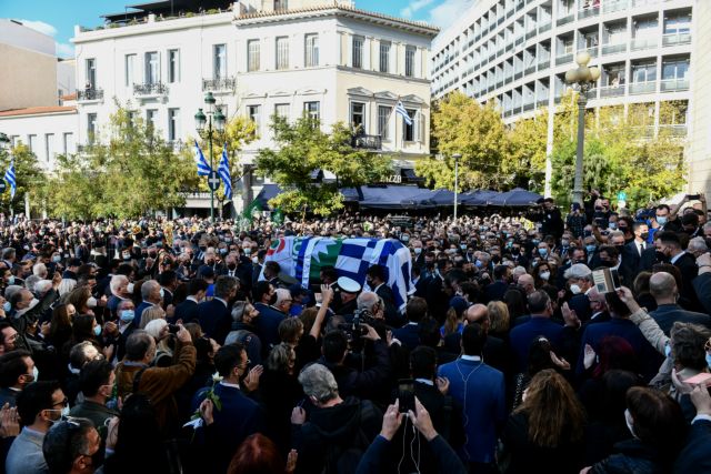 Φώφη Γεννηματά – Στην τελευταία της κατοικία – Live