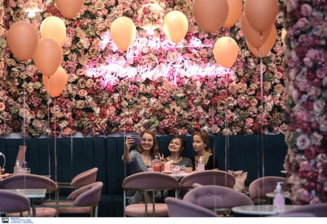 Κοροναϊός – Πλήρης ελευθερία για τους εμβολιασμένους – Ποιες απαγορεύσεις καταργούνται για όλους στις κόκκινες περιοχές