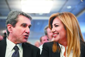 Φώφη Γεννηματά – Αναστέλλει την προεκλογική εκστρατεία του και ο Λοβέρδος