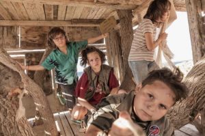 Κομάντα και Δράκοι – Οι σημαντικοί καλλιτέχνες πίσω από το εκπληκτικό τραγούδι των τίτλων