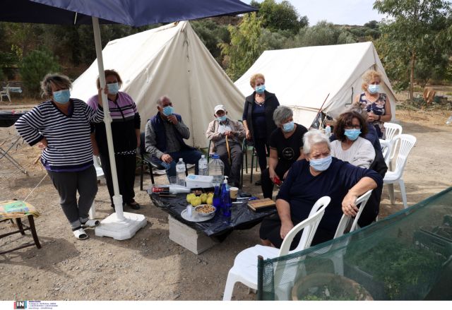 Αδιανόητο! Εστειλαν τόνους από άχρηστα ρούχα, νυφικά, ακόμα κι άπλυτα εσώρουχα στους σεισμόπληκτους