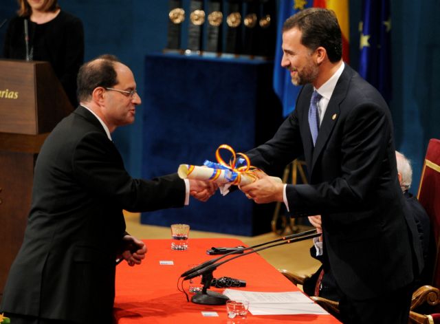 Νόμπελ Ιατρικής  για την ανακάλυψη των υποδοχέων θερμοκρασίας και αφής