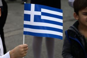 Κοροναϊός – Αύξηση κρουσμάτων και νοσηλειών προβληματίζουν τους ειδικούς – «Να επανεξεταστεί το θέμα των παρελάσεων» λέει ο Μπουλμπασάκος