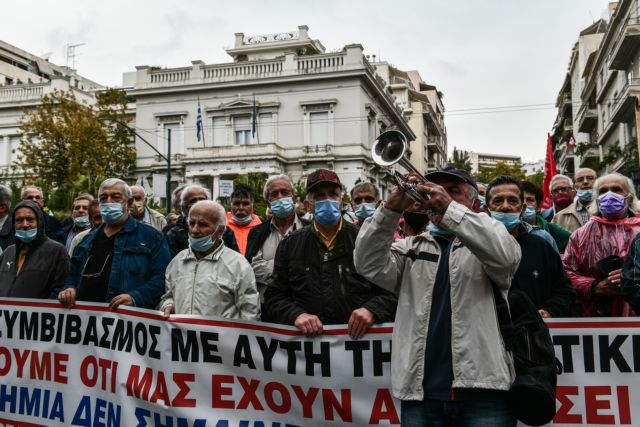 Πορεία συνταξιούχων για το ασφαλιστικό στο κέντρο της Αθήνας