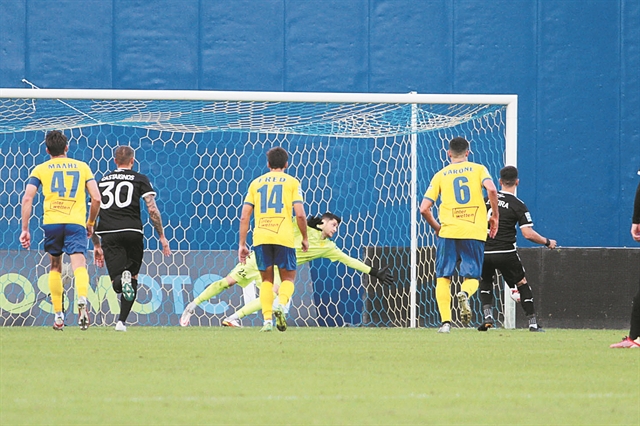 Πρώτο «τρίποντο» με Μπαράλες