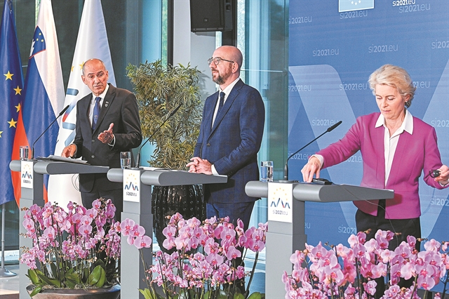 «Φιλοδωρήματα» αντί ένταξης δίνουν στα Δυτικά Βαλκάνια