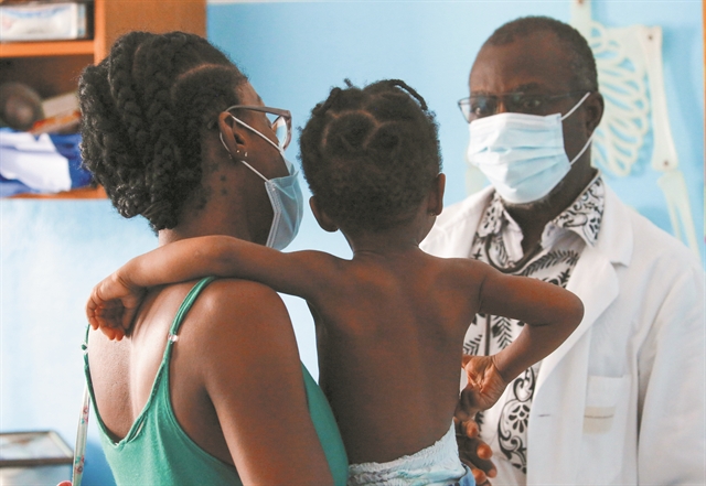 Facebook, καλόγεροι και πολιτικοί