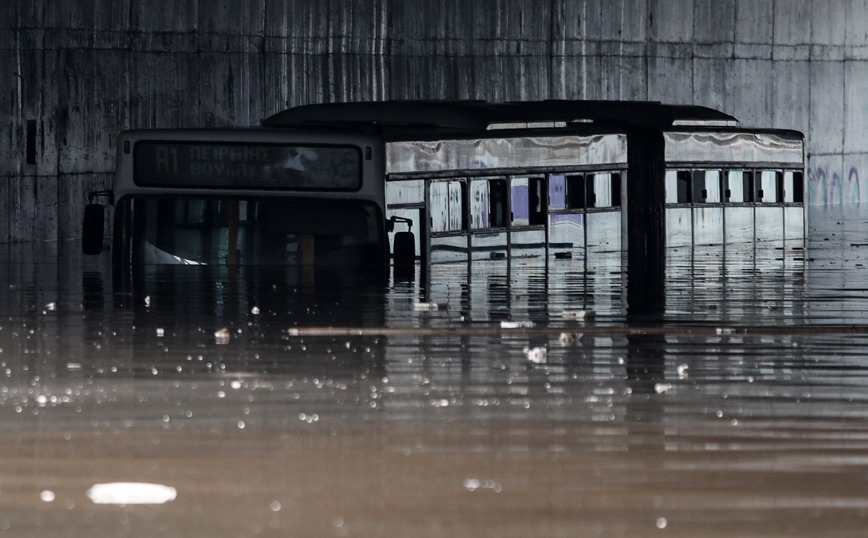 Κακοκαιρία «Μπάλλος» – Η ανακοίνωση της ΟΣΥ για το πλημμυρισμένο λεωφορείο στην Ποσειδώνος