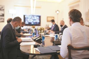 Φρένο Μητσοτάκη στην εκλογολογία