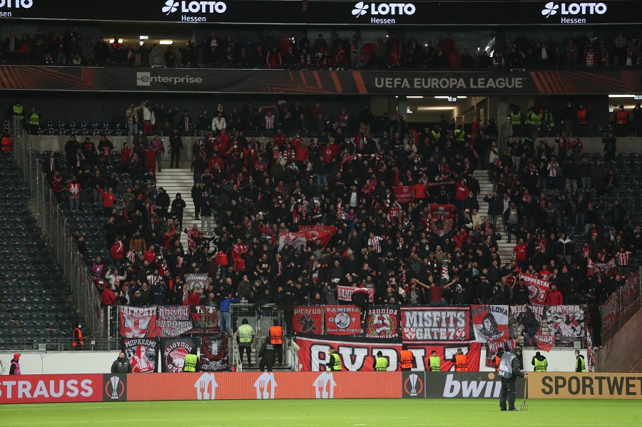 Δίπλα στην ομάδα ο κόσμος του Ολυμπιακού