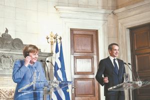 Αποχαιρετισμός με αιχμές και αμηχανία