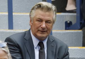 Αλεκ Μπάλντουιν – Συντετριμμένος ο ηθοποιός – «Γιατί μου δώσατε όπλο με αληθινές σφαίρες;»