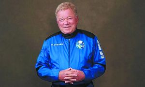 Ο Γουίλιαμ Σάτνερ «επέστρεψε» στο Διάστημα με την αποστολή της «Blue Origin»