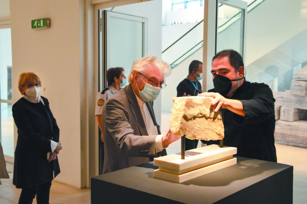 «Τα μνημεία πρέπει να επιστραφούν στις χώρες τους»