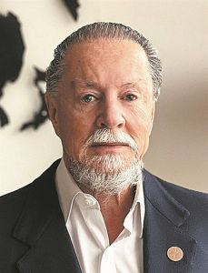 Η δημοπρασία, η οικογένεια Οφερ, οι αφίξεις στην Αθήνα…