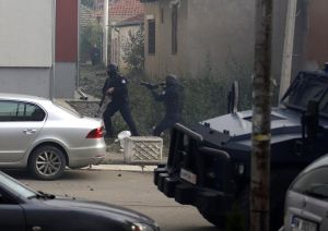 Συγκρούσεις με τραυματίες μεταξύ Σέρβων και Κοσοβάρων στη Μιτρόβιτσα