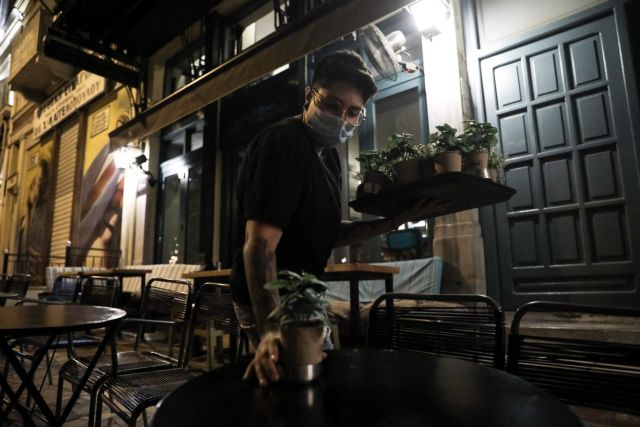 «Διαβατήριο ελευθερίας» από αύριο για τους εμβολιασμένους – Σαρωτικοί έλεγχοι και τσουχτερά πρόστιμα για ανεμβολίαστους