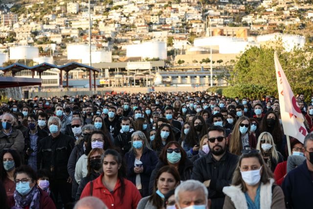 Συνεχίζεται για τρίτη ημέρα η απεργία των λιμενεργατών