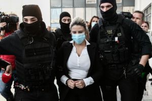 Επίθεση με βιτριόλι – Αυτά ήταν τα πρώτα λόγια της Εφης όταν την συνέλαβαν οι αστυνομικοί