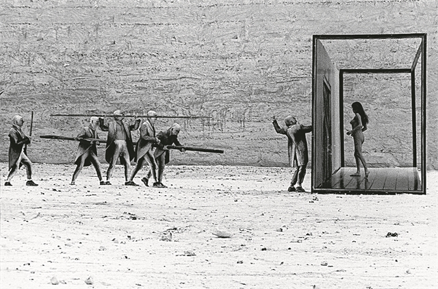 Με έμπνευση από τον «Σωσία» και τον Κοκτό