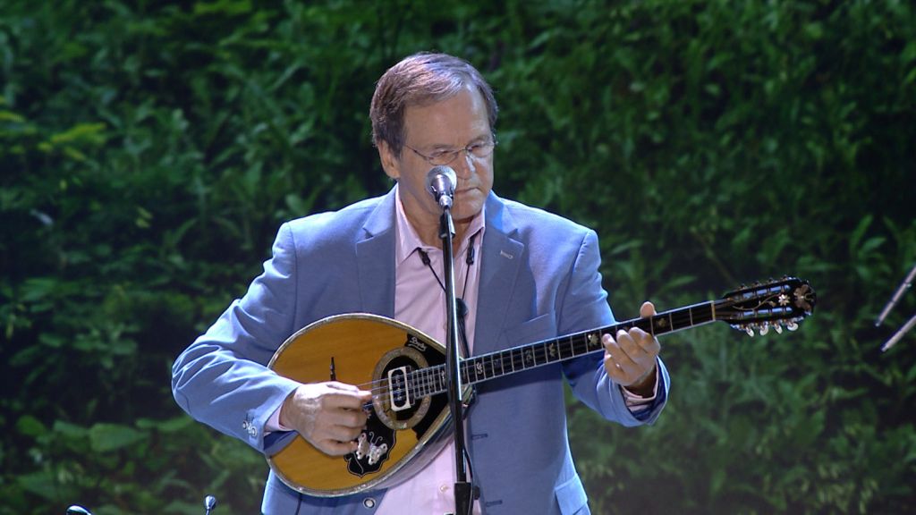 Σπίτι με το MEGA – Με το «Αγριολούλουδο» ξεκίνησε η μαγική βραδιά του Χρήστου Νικολόπουλου